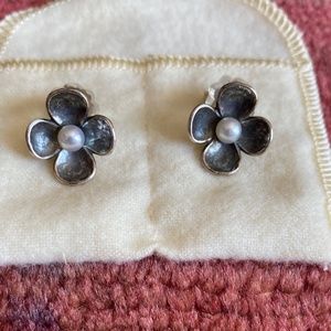 NWOT - James Avery Pearl Flower Studs, Discontinued!